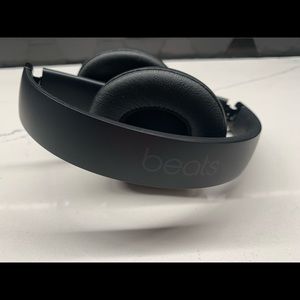 All Black Solo 3 Wireless Beats Headphones